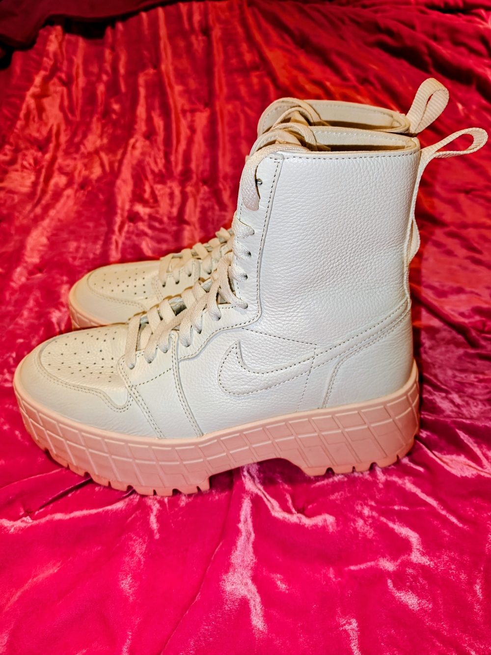Nike Air Jordan 1 Brooklyn Boots New White Leather Pink Soles Hard To Find 9.5